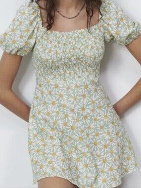 Daisy Print Smocked Mini Dress Floral Linen Blend in Light Green and Yellow Nwot